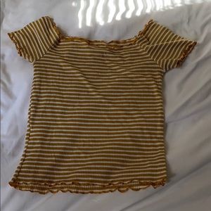 yellow of the shoulder top